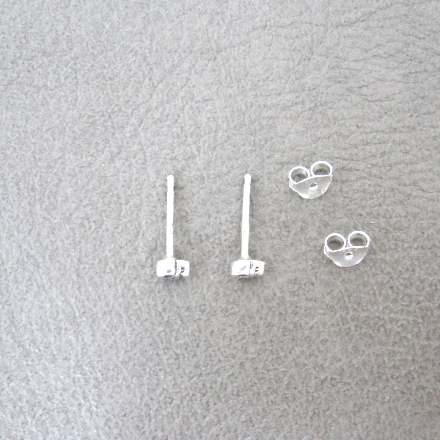 Tiny Skull Sterling Silver Earrings, Skull Earrings, Kids Earrings, Tiny Studs, Cartilage Studs, Minimalist Earring, Simple Studs