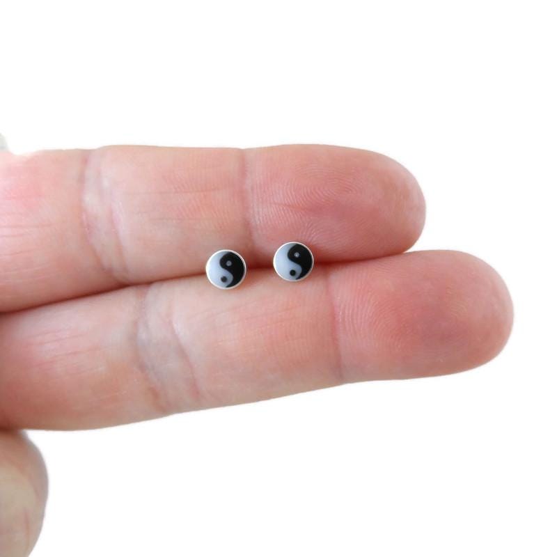 Tiny Yin Yang Sterling Silver Earrings, Ying Yang Earrings,Yin Yang Studs, Tiny Studs, Cartilage Studs, Minimalist Earring, Yin Yang Jewelry