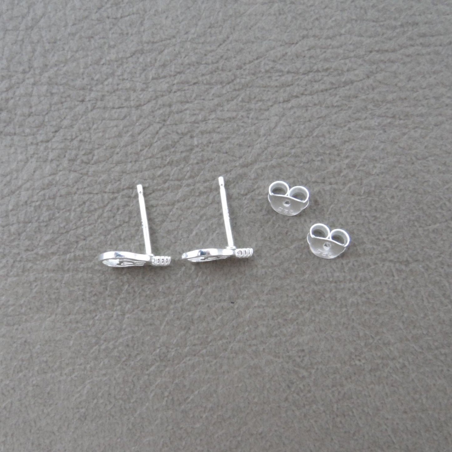 Tiny Light Bulb Earrings in Sterling Silver, Light Bulb Earrings, Tiny Studs, Cartilage Studs, Dainty Earrings, Kids Earrings, Gift for Her