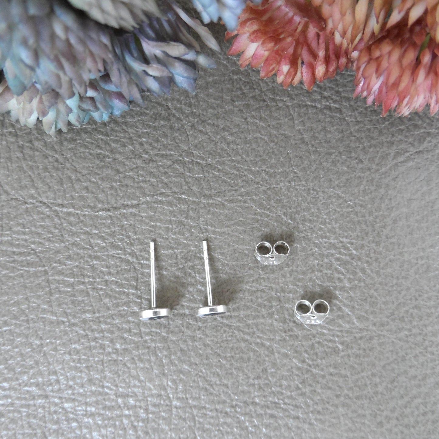 Tiny Yin Yang Sterling Silver Earrings, Ying Yang Earrings,Yin Yang Studs, Tiny Studs, Cartilage Studs, Minimalist Earring, Yin Yang Jewelry