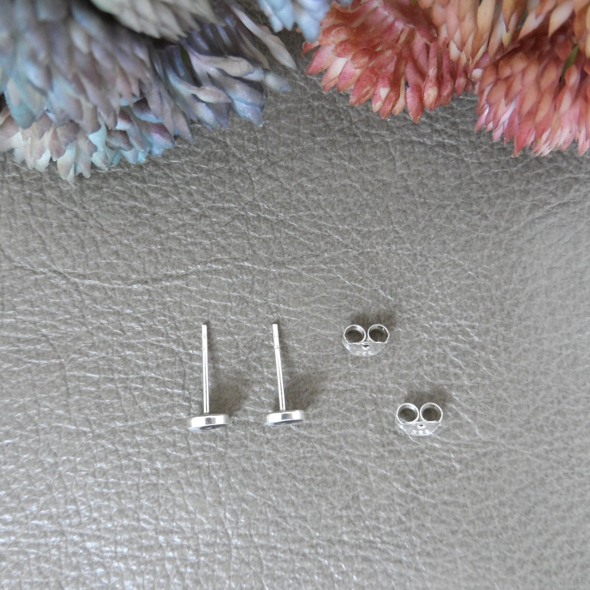 Tiny Yin Yang Sterling Silver Earrings, Ying Yang Earrings,Yin Yang Studs, Tiny Studs, Cartilage Studs, Minimalist Earring, Yin Yang Jewelry
